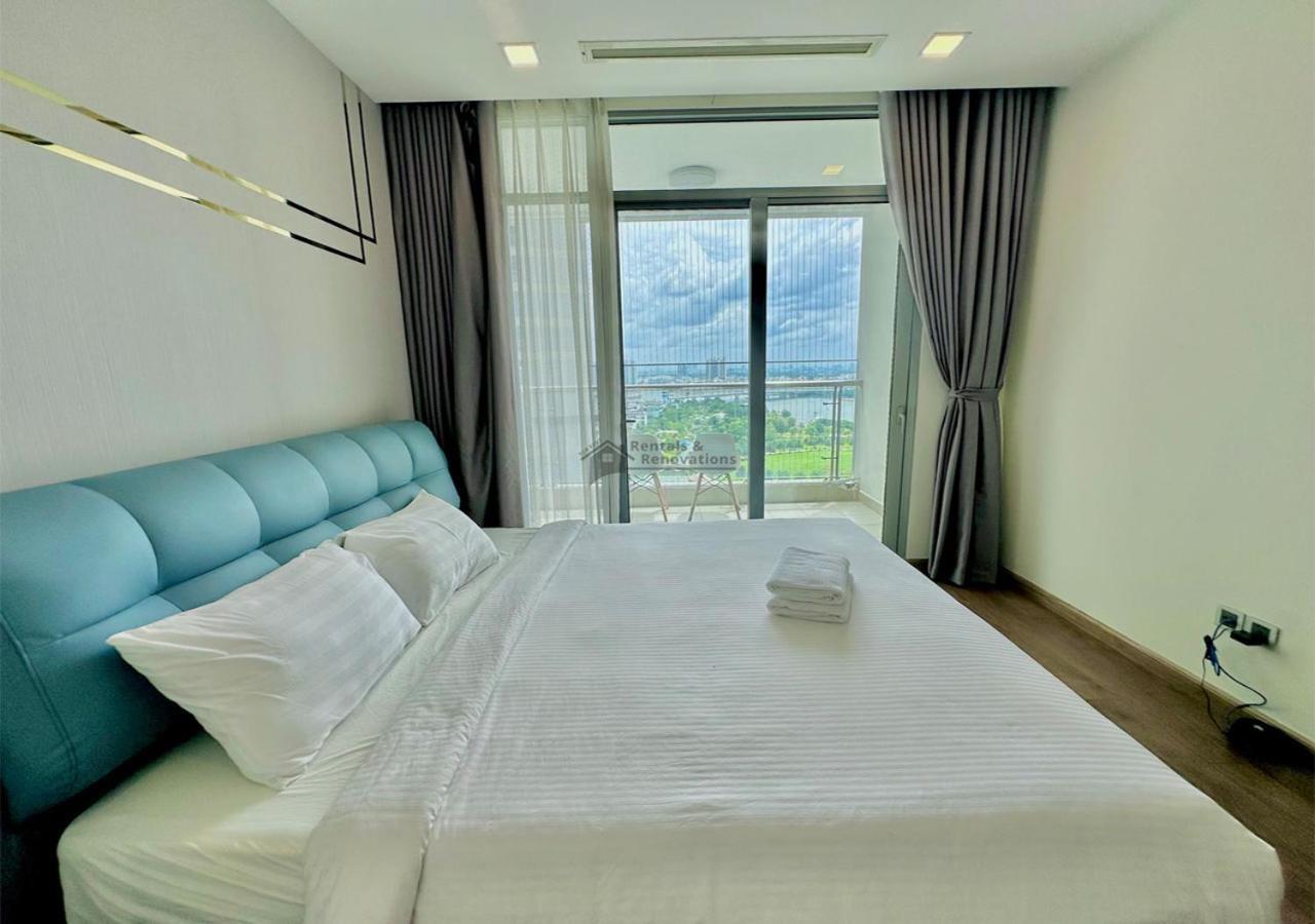 The Vinhomes Central Park Apartments - The Buildings Surrounding Landmark 81 ホーチミン市 エクステリア 写真