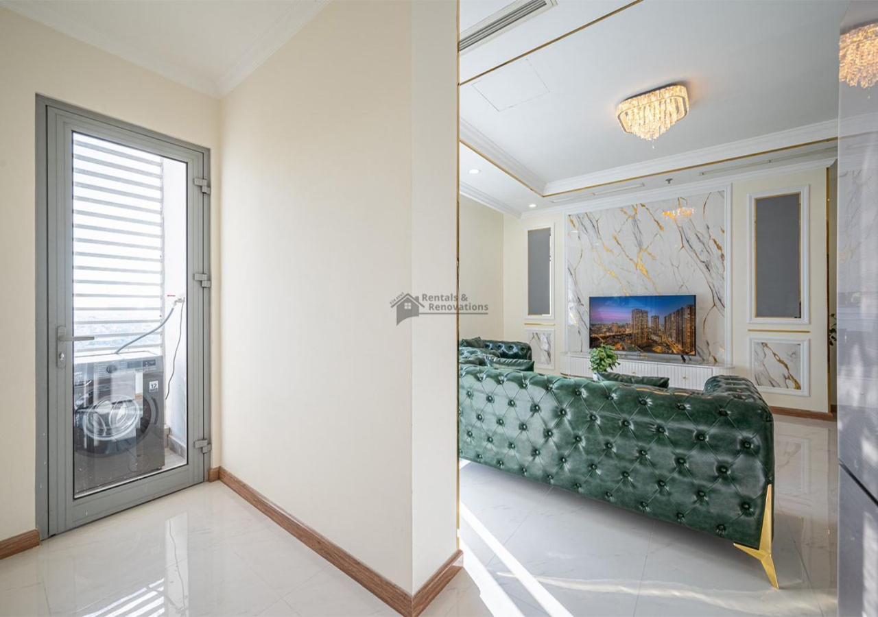 The Vinhomes Central Park Apartments - The Buildings Surrounding Landmark 81 ホーチミン市 エクステリア 写真