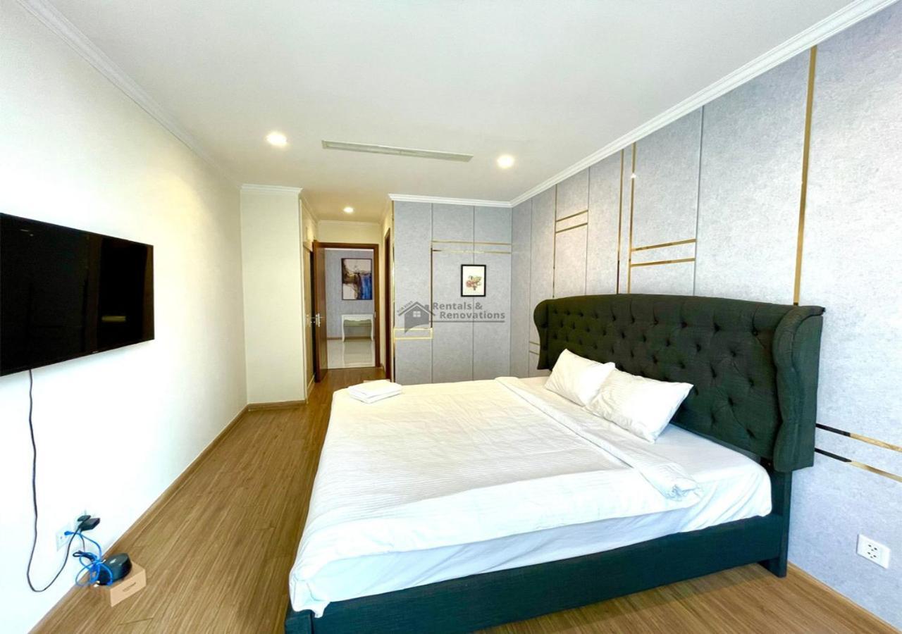 The Vinhomes Central Park Apartments - The Buildings Surrounding Landmark 81 ホーチミン市 エクステリア 写真