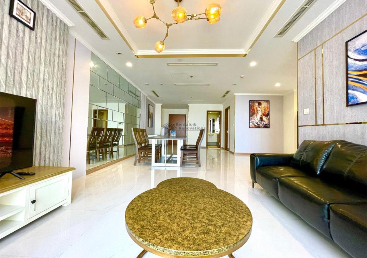 The Vinhomes Central Park Apartments - The Buildings Surrounding Landmark 81 ホーチミン市 エクステリア 写真