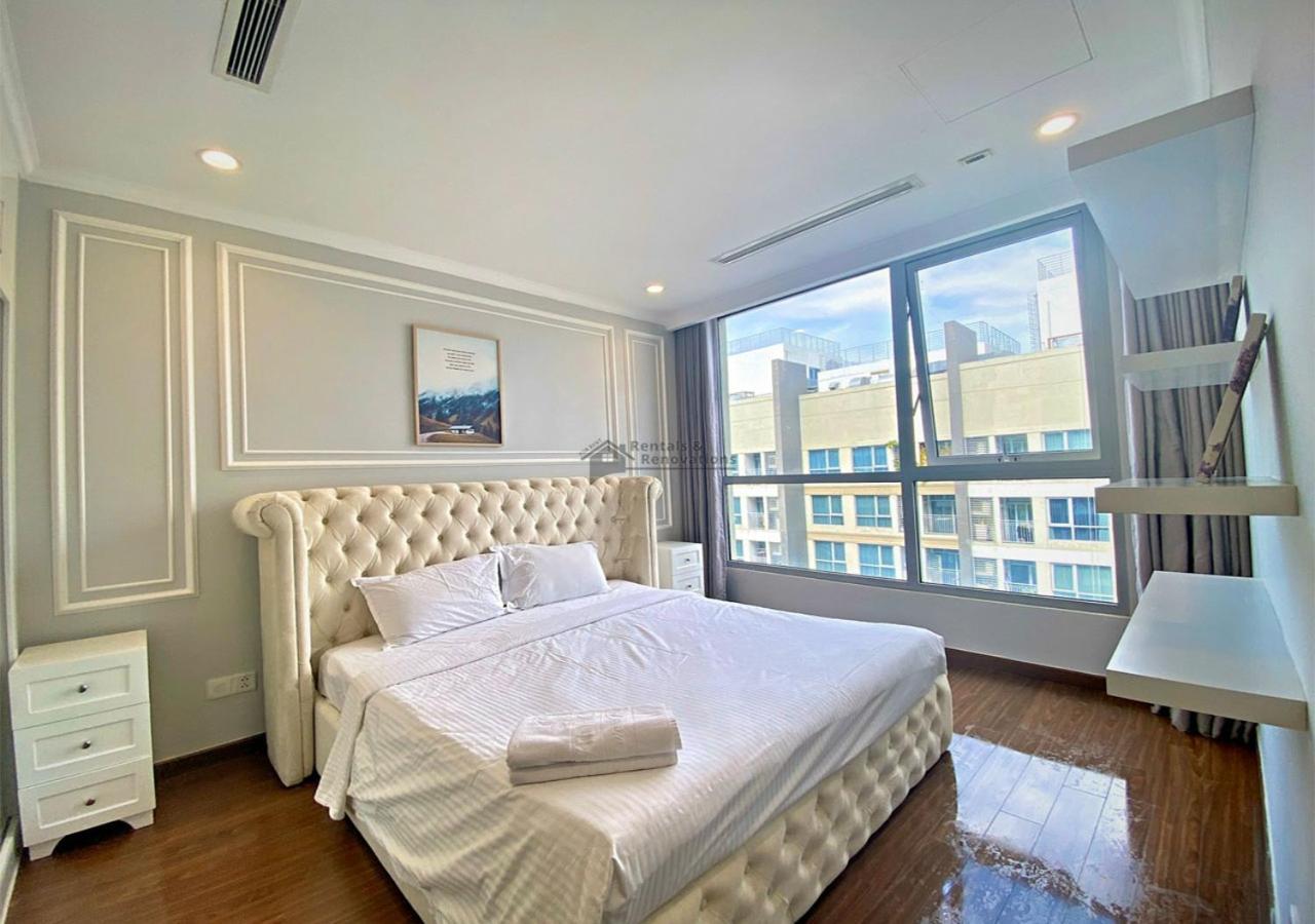 The Vinhomes Central Park Apartments - The Buildings Surrounding Landmark 81 ホーチミン市 エクステリア 写真